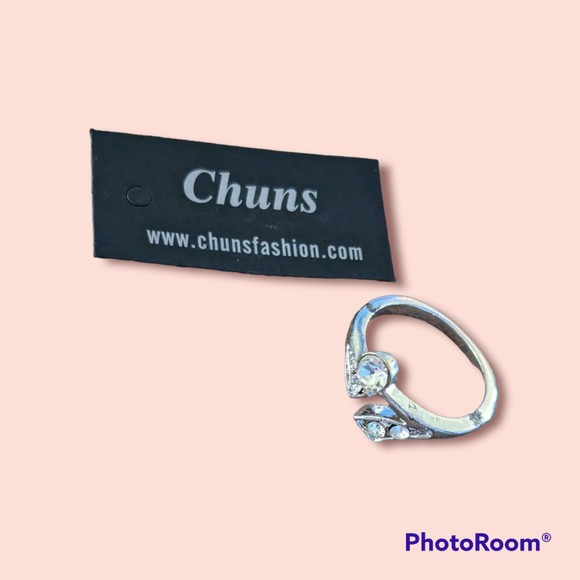 NWT!Womens Chuns Fashions Ring 4 Clear Stones Size 5.5 Silver Tone Bling Jewelry - Picture 1 of 5